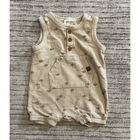 Modern Moments by Gerber Other - Modern Moments by Gerber Baby Romper 3-6M Beige Umbrella Print Henley